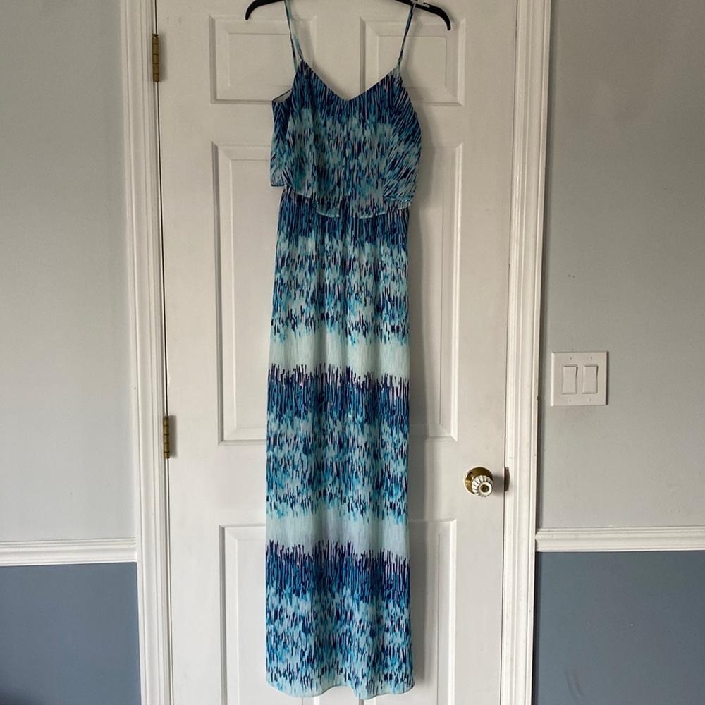 Guess maxi with side slit and ruffles top